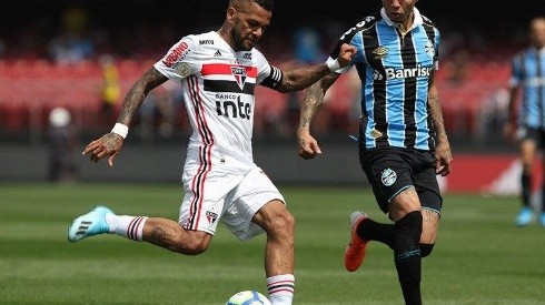 Dani Alves juega su primera temporada con el Sao Paulo.