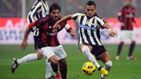 Alexis contra el Milan en 2011.