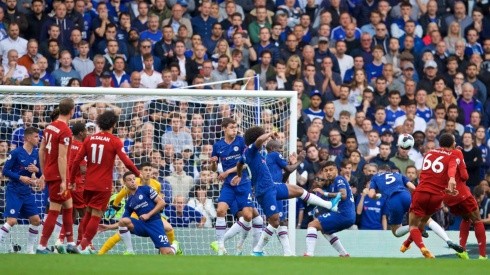 Liverpool sigue firme en la cima de la Premier League tras vencer al Chelsea