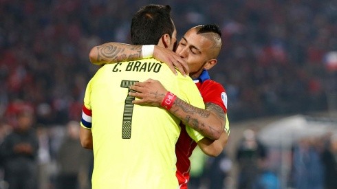 Uno de los últimos abrazos de Bravo con Vidal. Se volverán a encontrar.