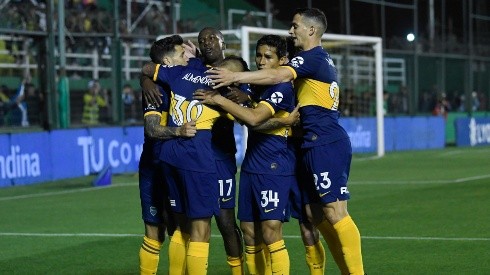 Boca Juniors se enfrenta a Racing por la Superliga de Argentina.