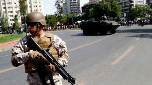 Militares armados en Santiago.