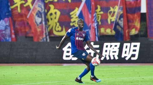 Touré actualmente milita en la liga de China.