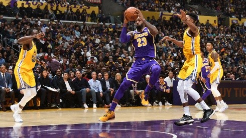 Video | Los Lakers aplastan y hunden a los Warrios en la NBA