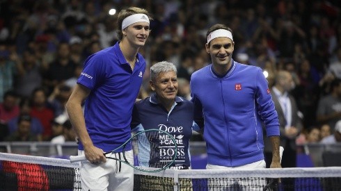Zverev junto a Federer antes de la exhibición en Chile.