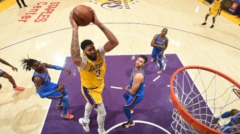 Video | Los Lakers vencen a los Thunder con Davis y James a gran nivel