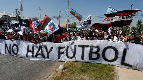 Alertan a la ANFP de posible protesta de barristas de Colo Colo en la sede del fútbol chileno.