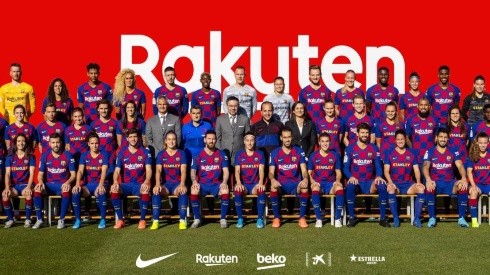 Los planteles unidos del Barcelona se tomaron la foto oficial de la temporada