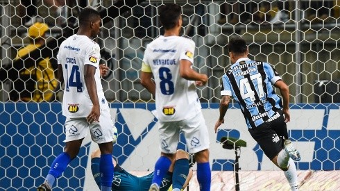 Cruzeiro pierde con Gremio y queda al borde del descenso.