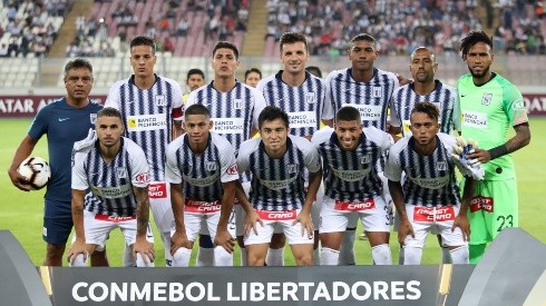 Alianza Lima enfrenta a Binacional en la ida de la final de la Liga 1 de Perú.