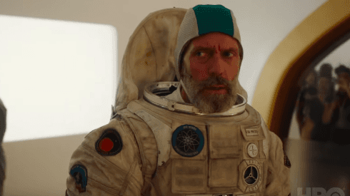 Otro vistazo a la comedia espacial con Hugh Laurie