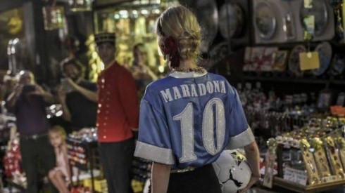 Condenan a Dolce Gabbana a pagarle 60 palitos a Diego Maradona