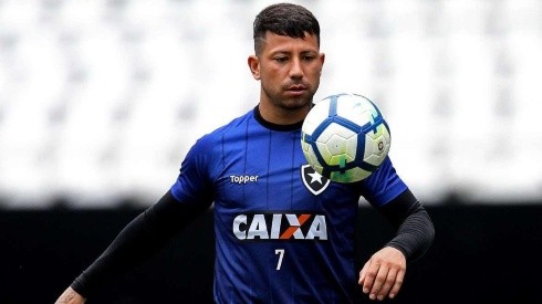 Leonardo Valencia sumó 17 presentaciones en su última temporada con Botafogo