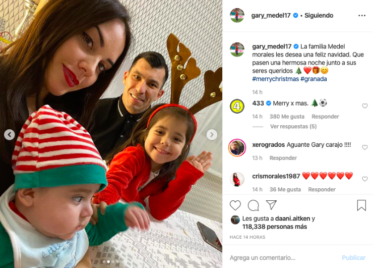 Gary Medel deja atrás su día de furia y se mostró feliz junto a su familia.