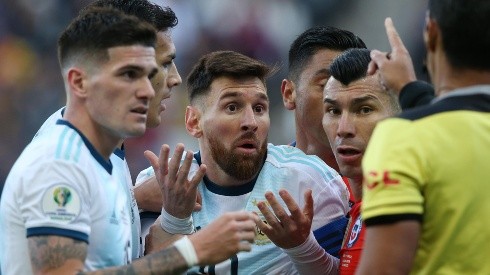 Messi y el Pitbull a los empujones en Copa América 2019.