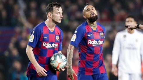 Vidal y Rakitic se disputan la última camiseta en litigio en el Barcelona