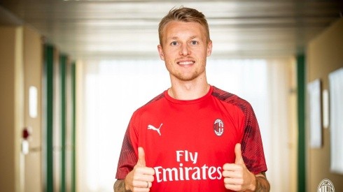 AC Milán refuerza su defensa con el zaguero danés Simon Kjaer