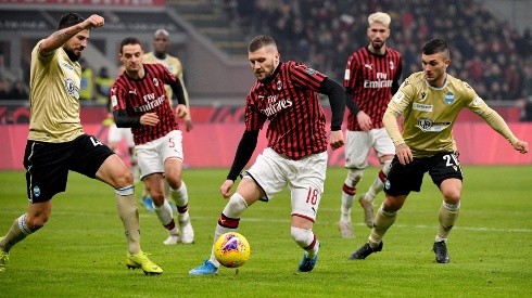 Milan avanza en Coppa Italia.