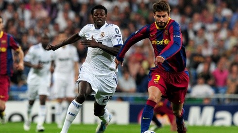 Emmanuel Adebayor cuando defendía la camiseta del Real Madrid