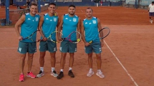 Díaz jugó tenis con sus compañeros