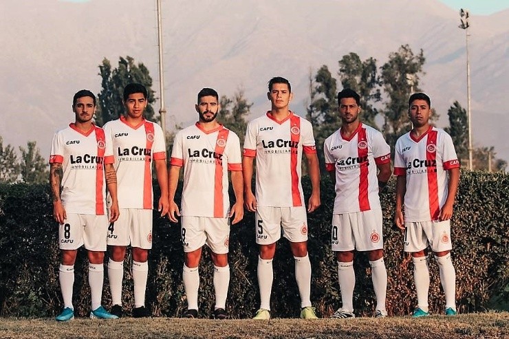 El diseño más clásico de la indumentaria de Unión San Felipe regresó este 2020.