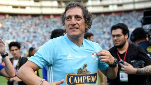 Mario Salas descarta volver a Perú: "Estoy en Colo Colo y voy a dar la pelea hasta el final"