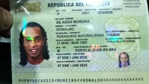 El pasaporte falso que portaba Ronaldinho al momento de su detención