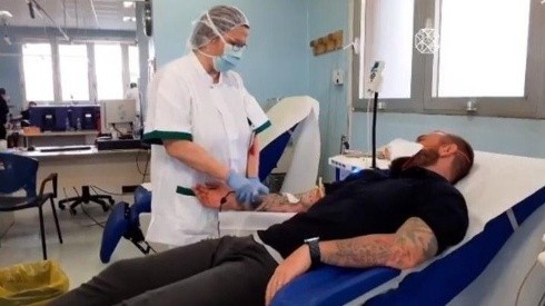 De Rossi dona sangre en Italia