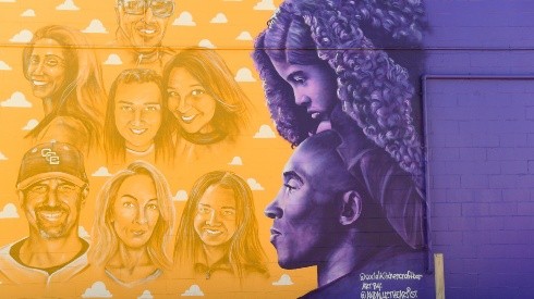 Kobe y su hija Gianna en un mural