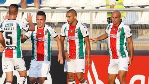 Palestino festeja un gol ante Cerro Largo