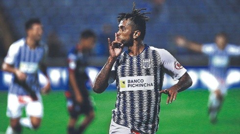 Joazinho Arroé gritando un gol en la liga local
