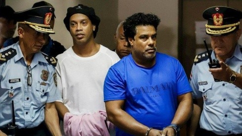 Cuevas visita a Ronaldinho en la cárcel de Paraguay.