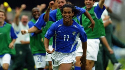 Brasil clasificó a semifinales del Mundial de 2002 con un golazo de Ronaldinho