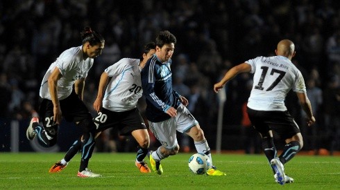 Messi jugando ante Uruguay en la Copa América