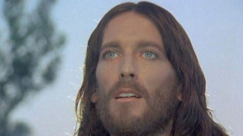 Robert Powell saltó a la fama mundial tras interpretar a Jesús de Nazareth en el telefilme.