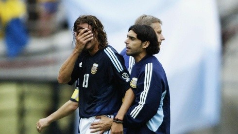 Hernán Crespo abandona la cancha llorando luego de la eliminación de Argentina en el Mundial 2002