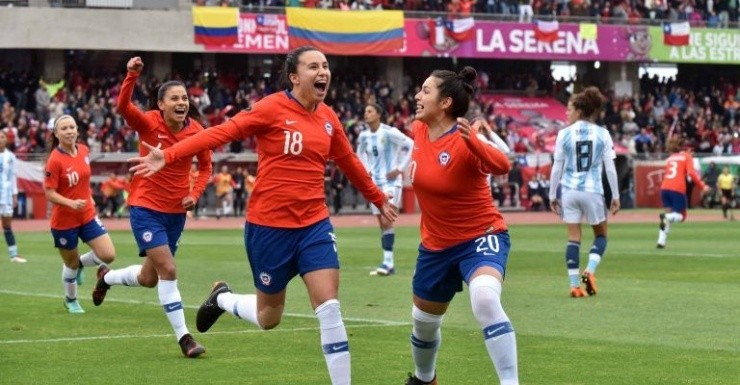 Ante Argentina, la Roja Femenina selló la clasificación al Mundial de Francia que disputó en 2019. (Foto: Agencia Uno).