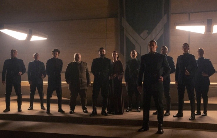 Timothée Chalamet como Paul Atreides, Stephen Mckinley Henderson como Thufir Hawat, Oscar Isaac como el duque Leto Atreides, Rebecca Ferguson como Lady Jessica Atreides, Josh Brolin como Gurney Halleck y Jason Momoa como Duncan Idaho.