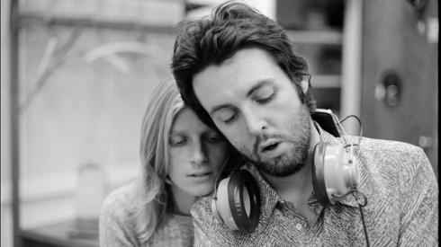 Paul McCartney homenajea a su fallecida ex esposa en nuevo video de "Maybe I'm Amazed"