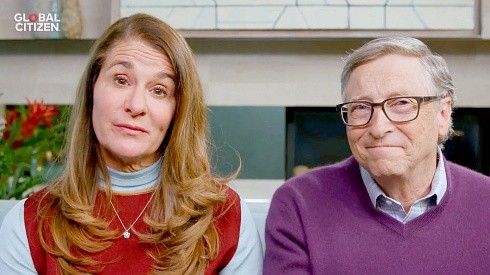 Bill Gates junto a su esposa Melinda Gates han financiado las investigaciones contra el coronavirus.