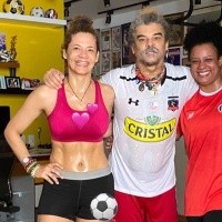 Pibe Valderrama luce una camiseta de Colo Colo en su entrenamiento