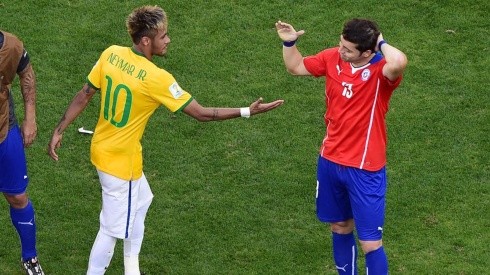 Pepe con la Roja ante Brasil.