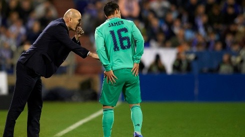 James Rodríguez junto a su entrenador Zinedine Zidane