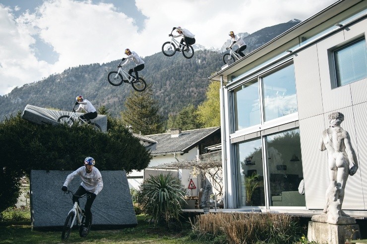 Parte de las imágenes que se pueden apreciar en la producción de Fabio Wibmer. (Foto: RedBull)