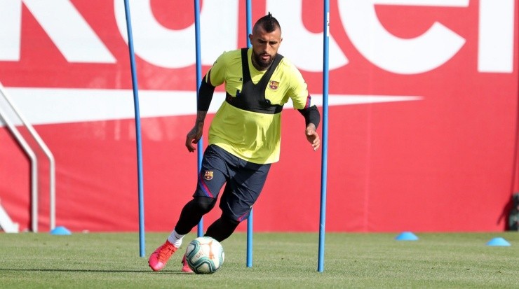 Vidal volvió a entrenar en Barcelona después de casi dos meses