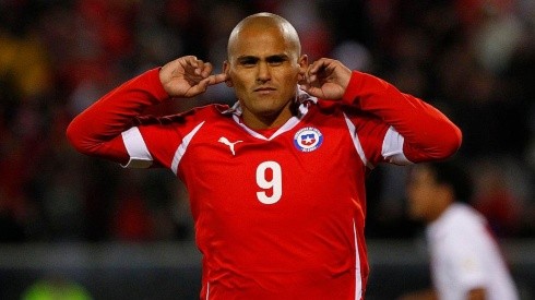 Revisa los goles de Humberto "Chupete" Suazo vistiendo la camiseta de Chile