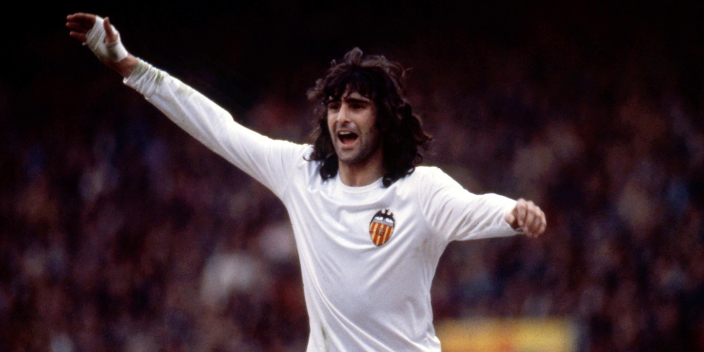 Mario Kempes es elegido el jugador más importante en la historia del