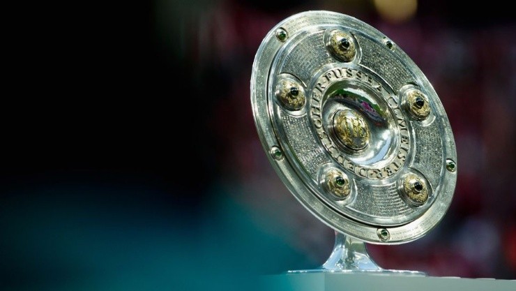 El &#039;Meisterschale&#039; (trofeo del campeón) es conocido coloquialmente como &#039;Salatschüssel&#039; (ensaladera), y es el trofeo de la Bundesliga en Alemania.