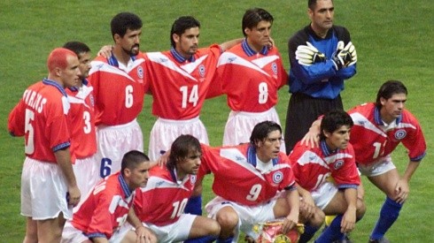 Chile ante Brasil en Francia 98. Aros abrazado con el Matador.