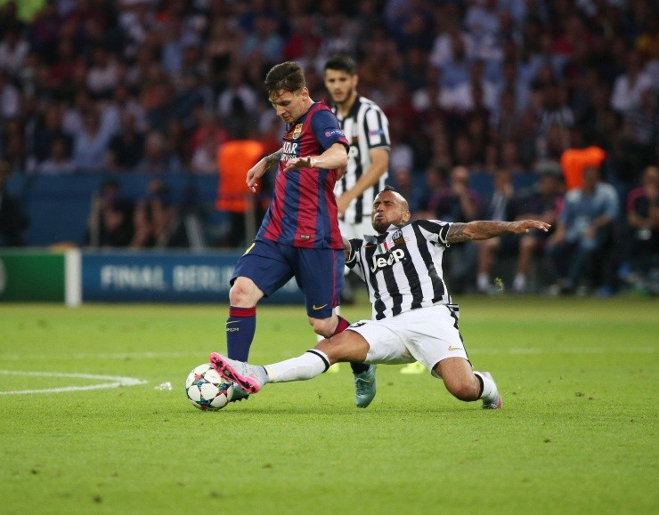 Vidal marca a Messi en la final de la Champions 2014/15
